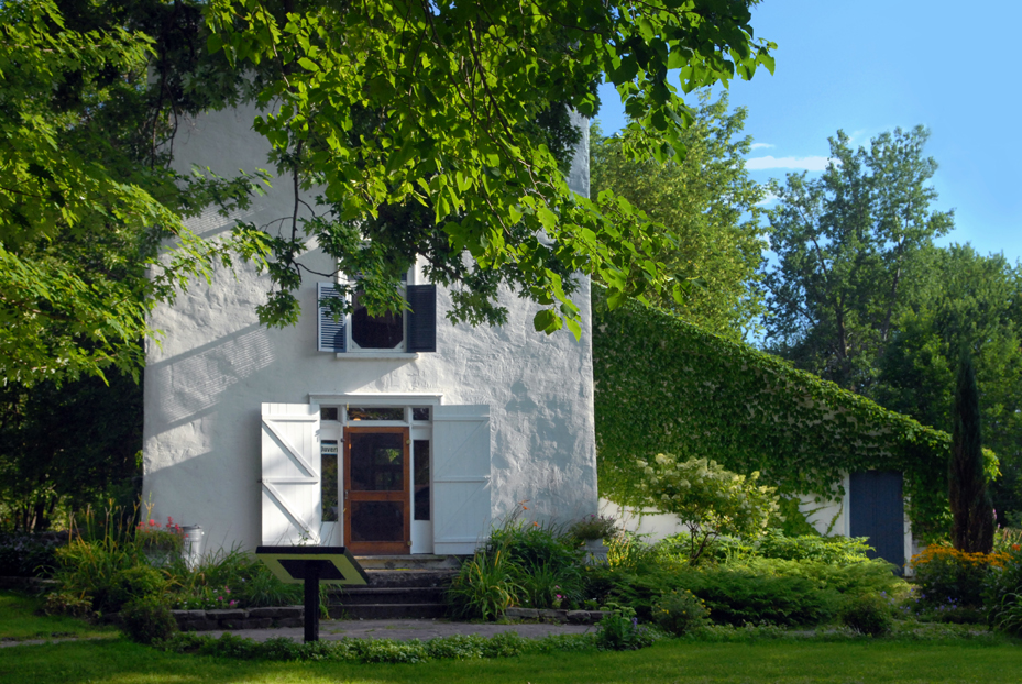 AU DOMAINE SEIGNEURIAL DE SAINTE-ANNE-DE-LA-PÉRADE