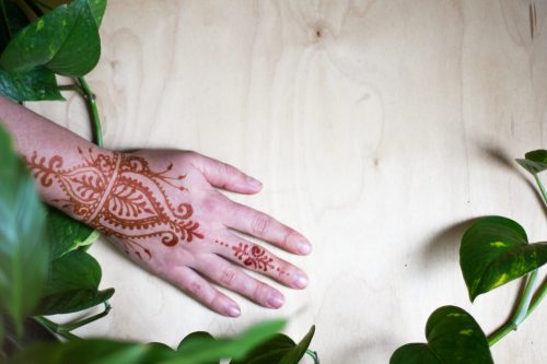 Atelier d’art corporel au henné