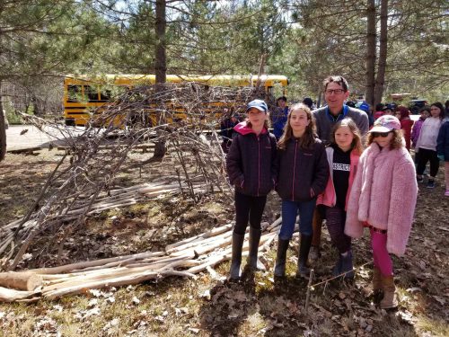 L’éphémère, ça marque! Une exposition d’oeuvres en nature au Parc de la rivière Batiscan, réalisée par 130 élèves de 3e et 4e années du primaire