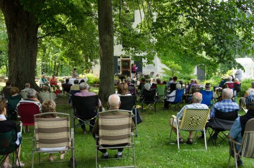 Célébration, musique et pique-nique au Domaine seigneurial Sainte-Anne Célébration, musique et pique-nique au Domaine seigneurial Sainte-Anne