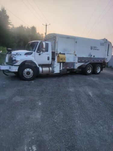 AVIS – Vente de deux camions usagés pour la collecte automatique des ordures ménagères